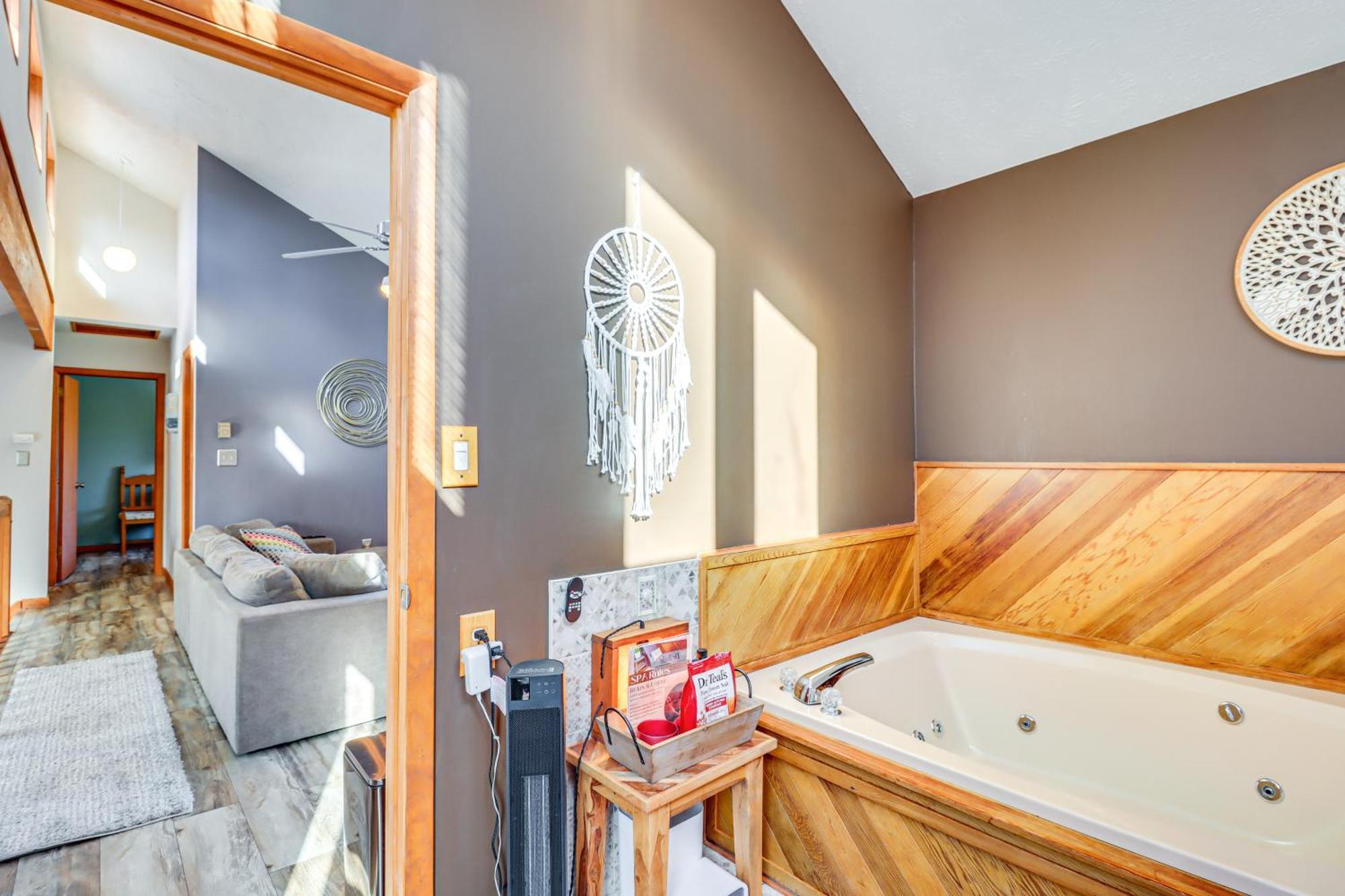Poconos Home With Private Spa And Fire Pit Long Pond Exteriér fotografie