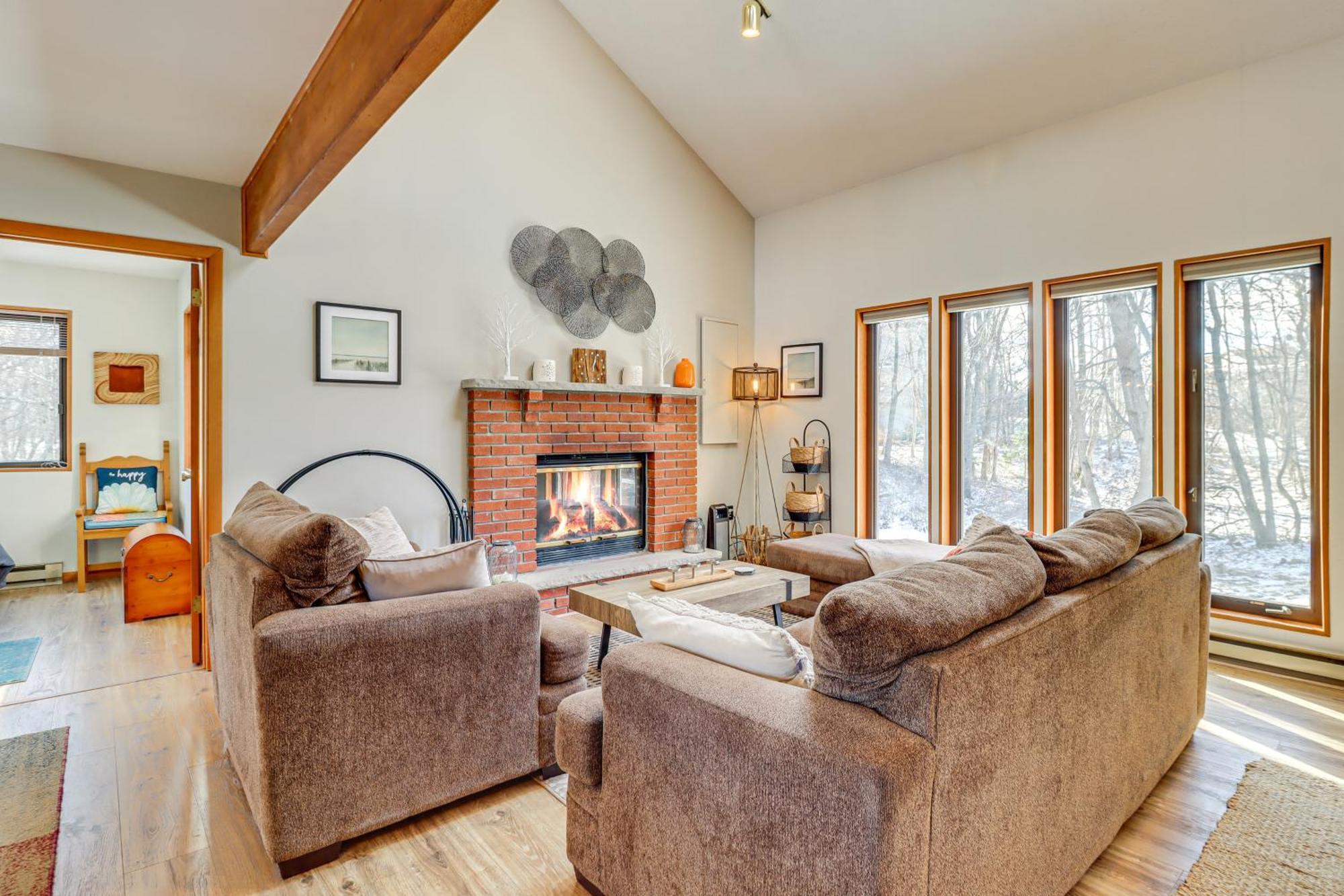 Poconos Home With Private Spa And Fire Pit Long Pond Exteriér fotografie